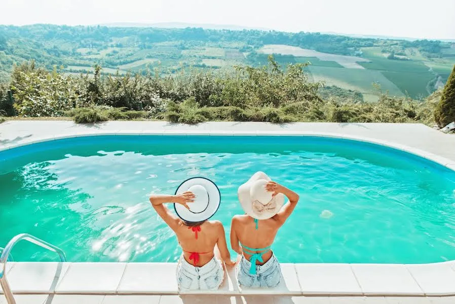 Chicas en piscina