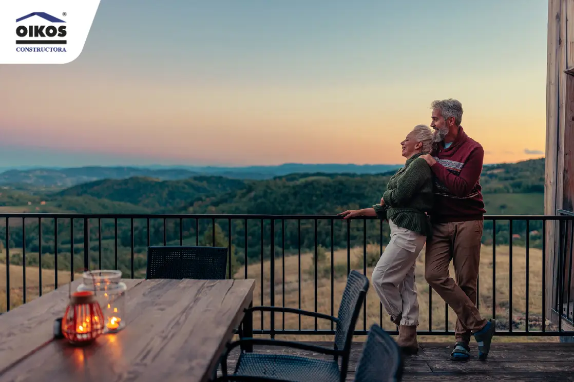 Proyecto de vivienda en Fusagasugá Pareja de adultos mayores viendo su computador
