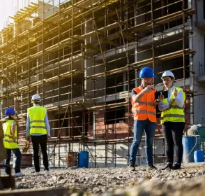 Ingenieros en una construcción 