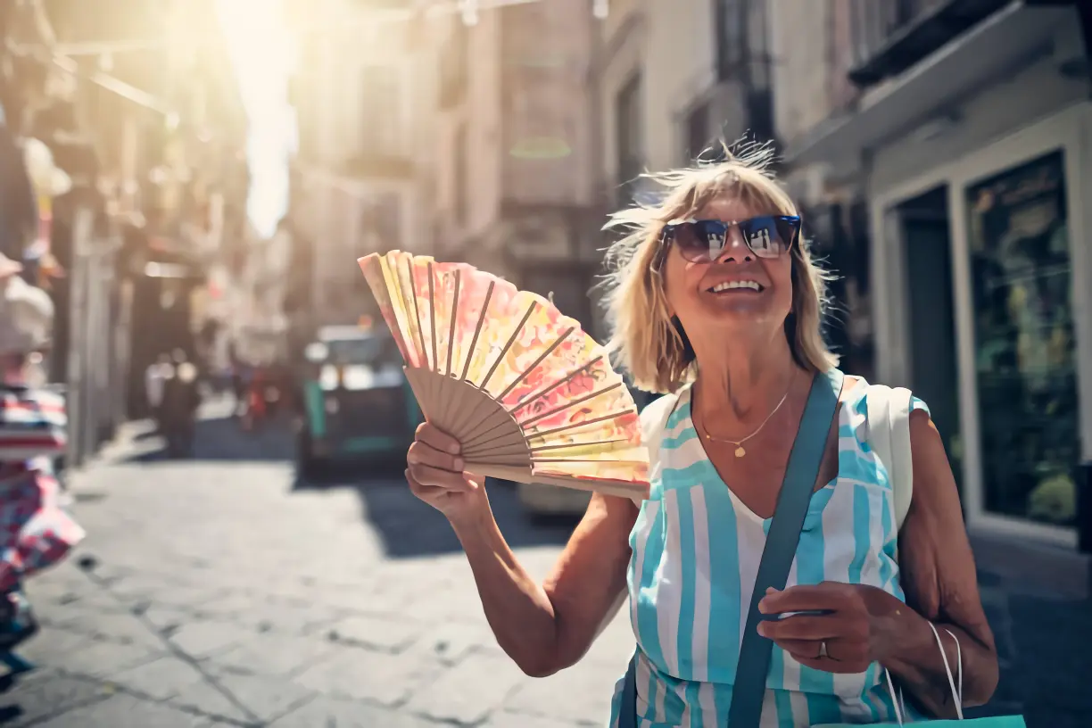 Mujer con un abanico