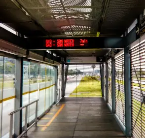 Estación de TransMilenio por dentro