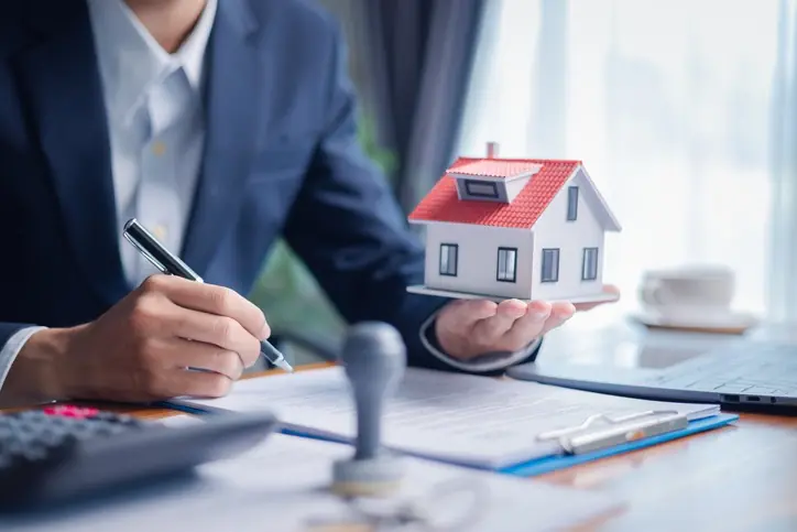 ¿Qué gastos debes tener en cuenta después de firmar la escritura?