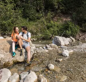 Personas haciendo canotaje