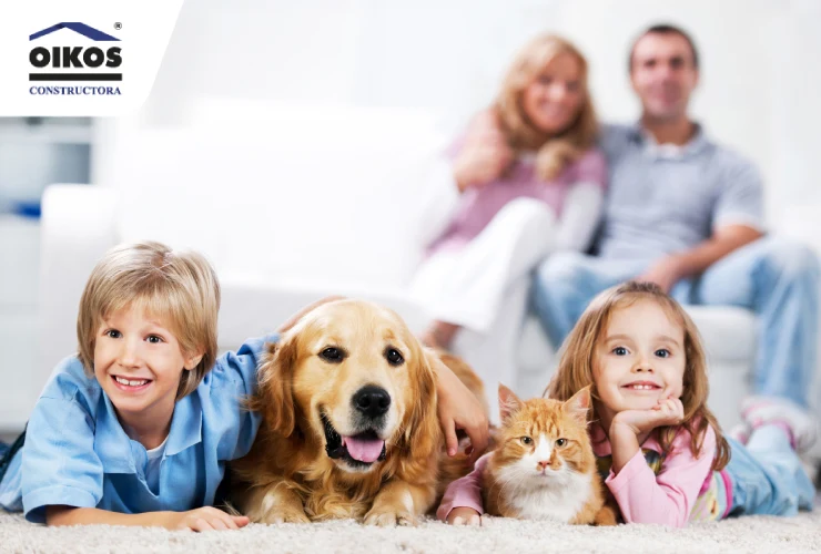 Familia con mascota en proyecto de vivienda pet friendly
