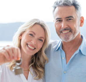 Apartamentos para pensionados: la mejor opción para un nuevo estilo de vida Apartamento moderno y acogedor para pensionados disfrutando de la tranquilidad