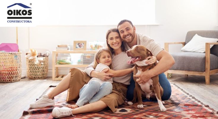 Familia feliz en el hogar 